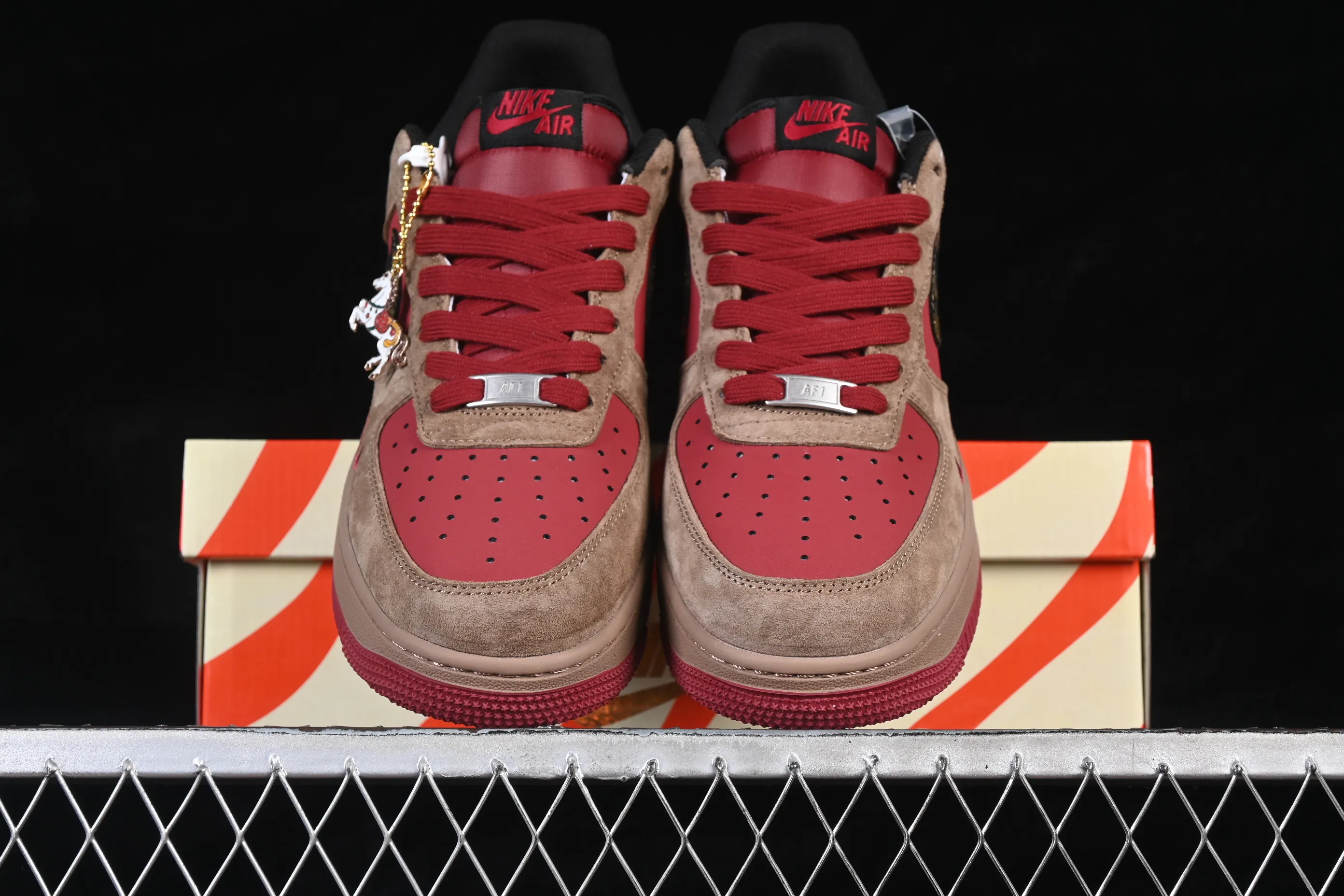 All categories Nk Air Force 1 Air Force series Nk Air Force 1 Low Air Force low-top Nike Air Force 1'07 Low Year of the Horse limited edition red suede Air Force 1 low-top casual sneakers XD0028-009